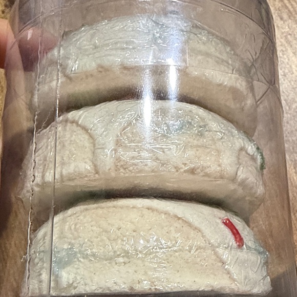 Carven Holiday Bath Treats - Festive Red and Green - Picture 3 of 5